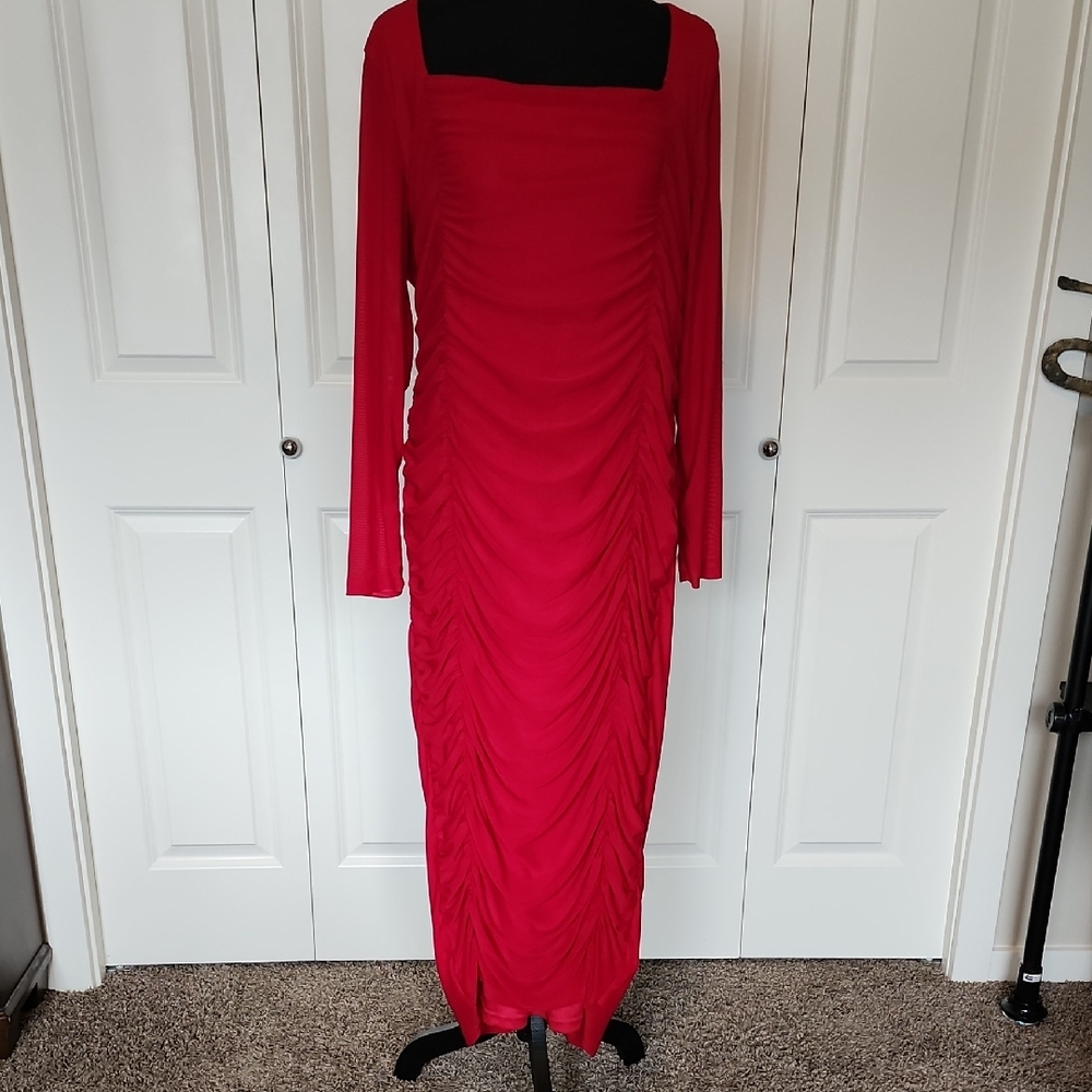 Classic Plus Square Neck Ruched Red Mesh Dress - Picture 4 of 12